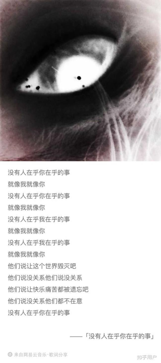 一个人活在自己的世界里怎么办
