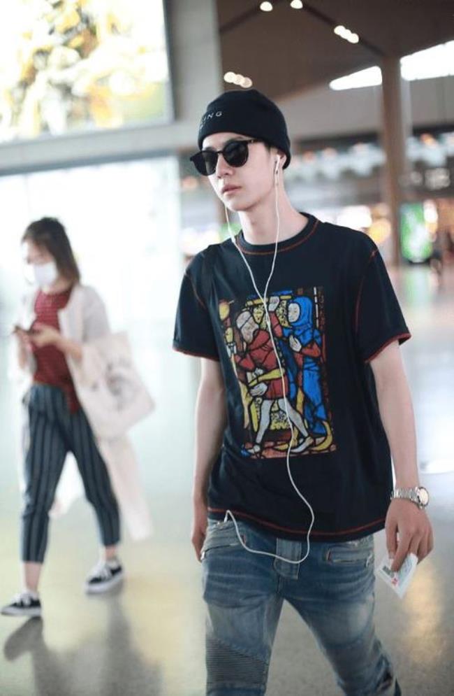 王一博为什么穿宽松的裤子