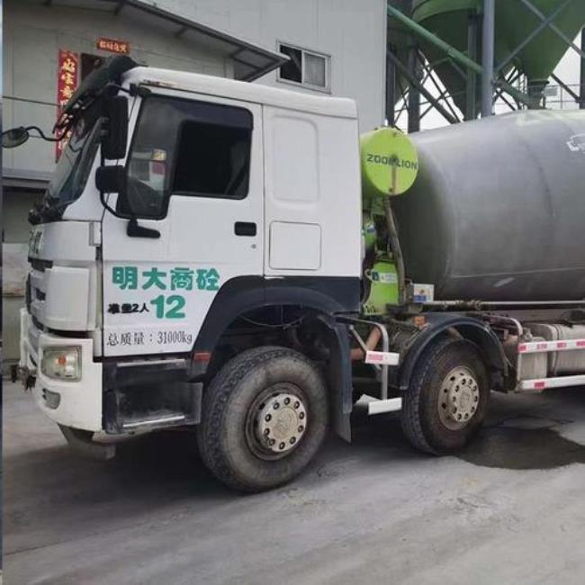 搅拌车里的水泥会自动凝固吗