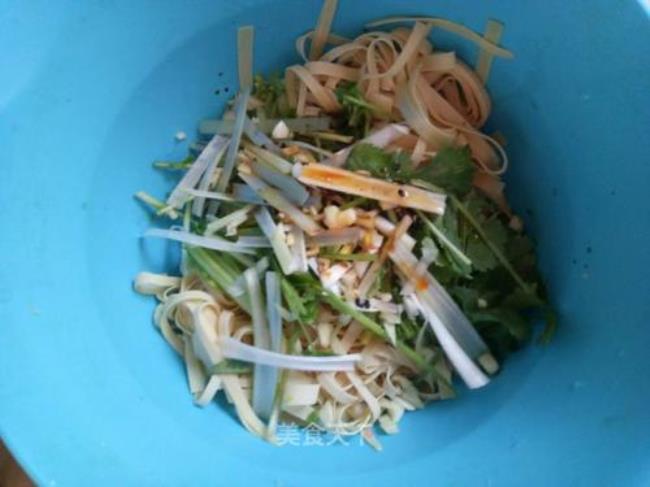葱拌豆油皮的做法大全
