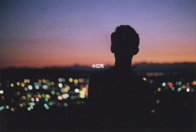 夜幕降临孤独开始陪伴原唱是谁