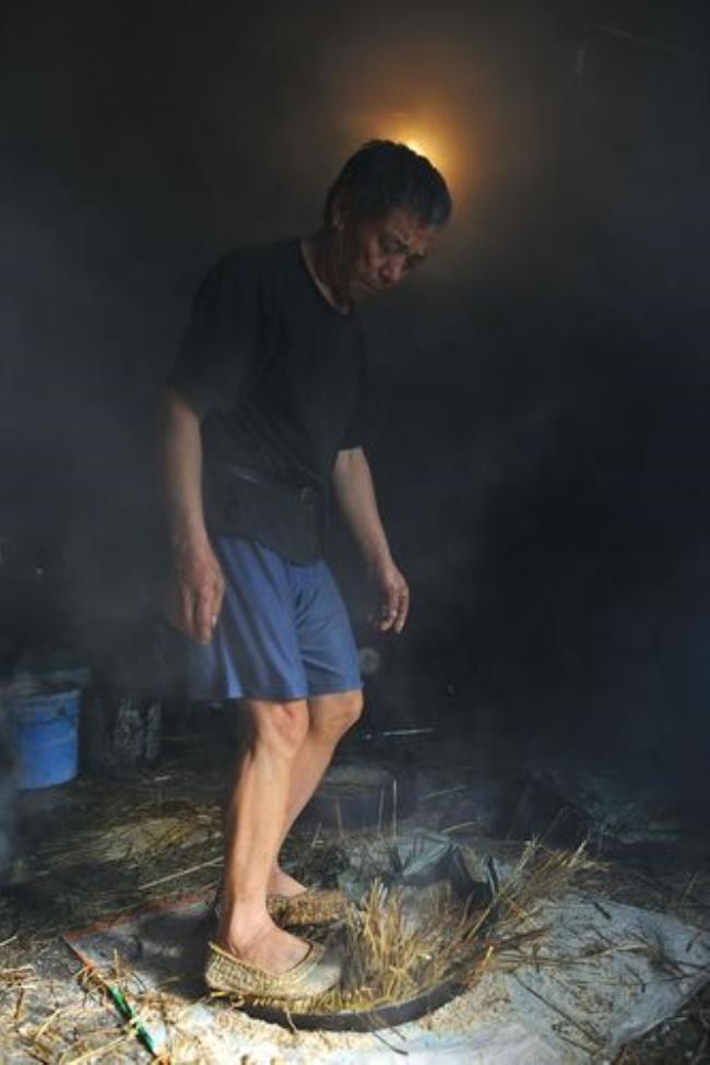 人工榨油为什么要光脚
