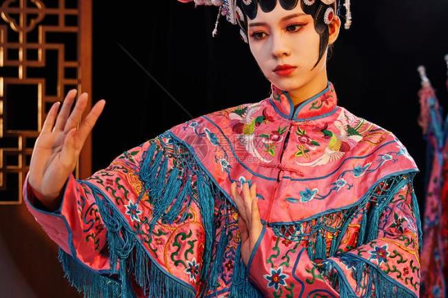 两个旦角的京剧剧目