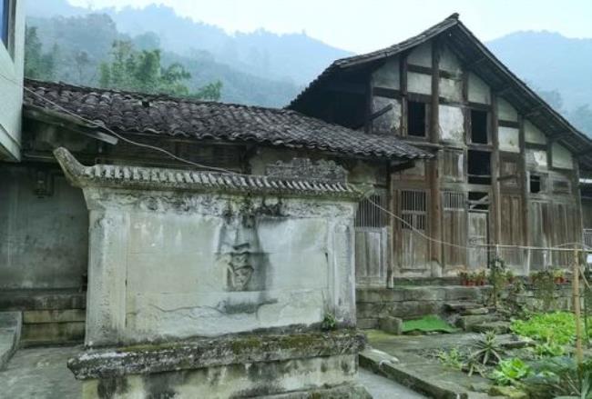 山村老屋攻略