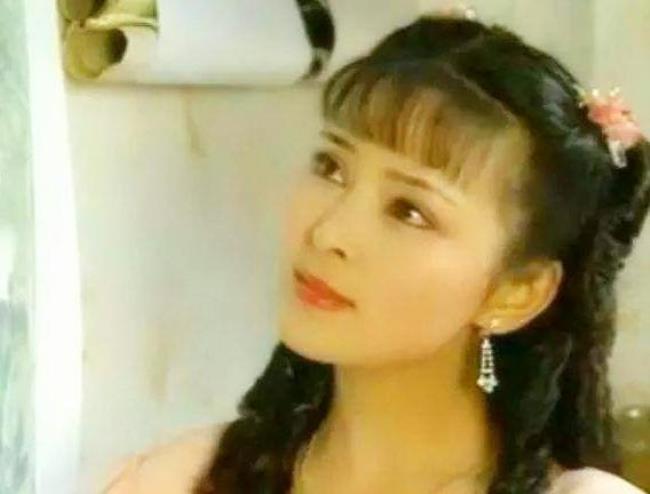 何晴何音是姐妹吗