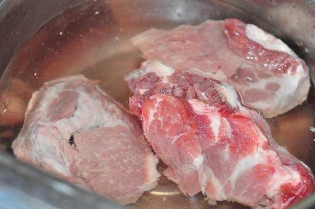如何去除生肉中的血水