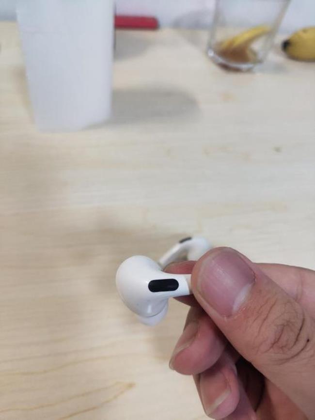 airpods左耳充不上电且发热