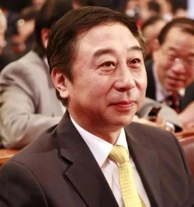 冯巩是几代相声演员