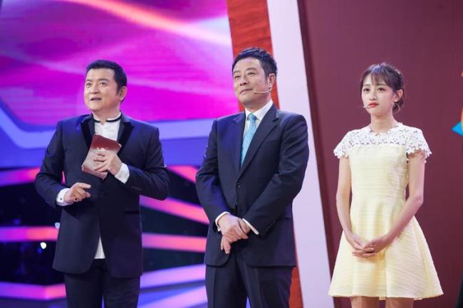 深圳卫视＂年代秀＂主持人何许人也