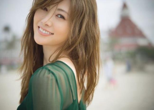 黑木芽衣资料