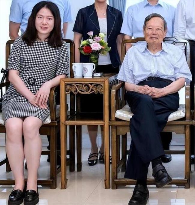 99岁杨振宁妻子