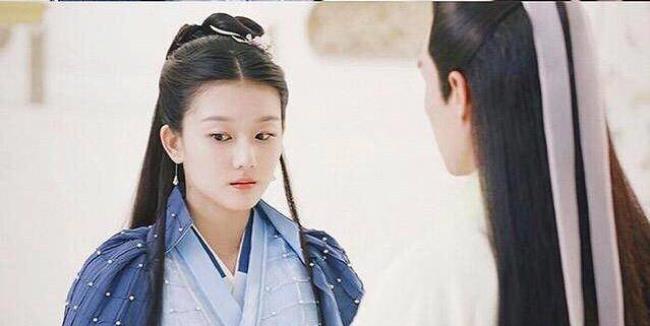 董贞步生莲故事