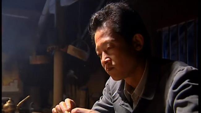 黑冰里王志文的继父