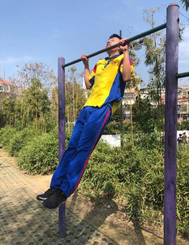 单杠悬垂时间世界纪录