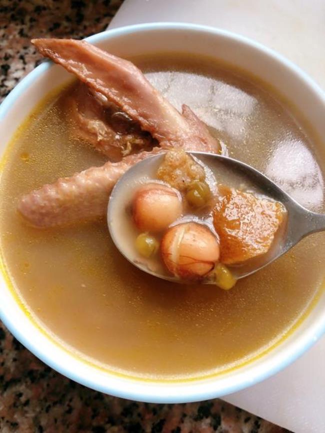 绿豆鸡骨草老鸽汤做法