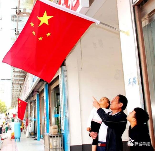 五星红旗迎风飘扬童声原唱