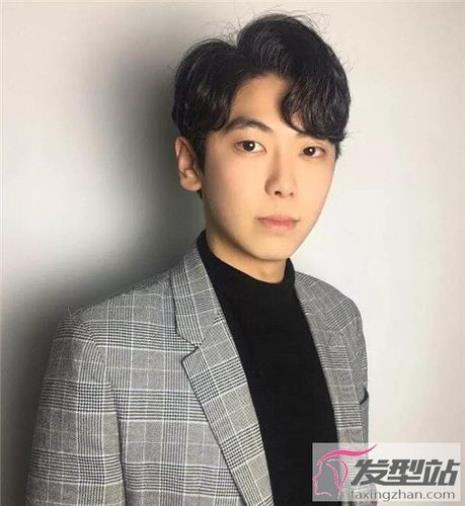 额头偏大的男生剪什么发型