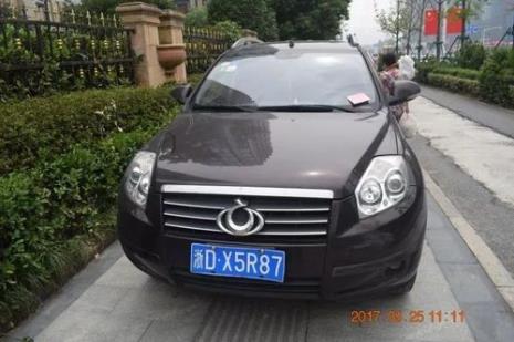 车牌是斜的是什么车