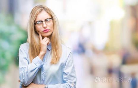 一只手托下巴是什么表情