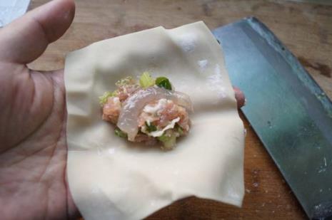 馄饨馅调制方法和包法