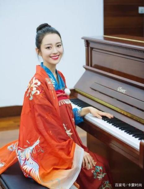 吉娜钢琴水平世界排名
