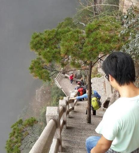 黄山夜爬有灯吗