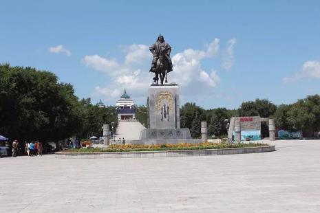 为什么乌兰浩特叫大乌兰浩特