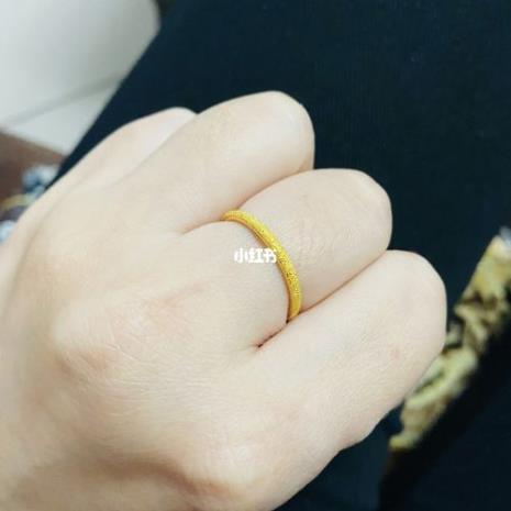 35岁女人戴什么款式的素圈戒指