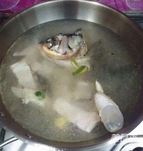 鱼头排骨煲做法