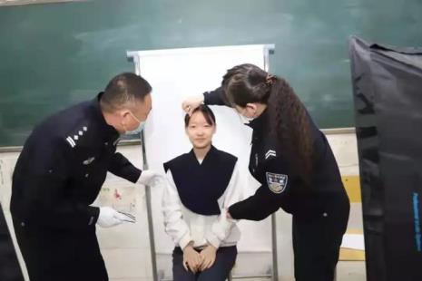 身份证衣服颜色要求