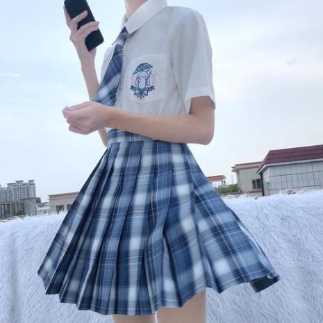 jk黄色和蓝色哪个显白