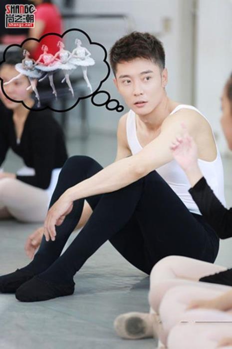 男孩跳芭蕾也要穿紧身的裤袜么