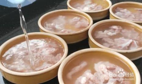 制作猪肉汤需要放什么调料