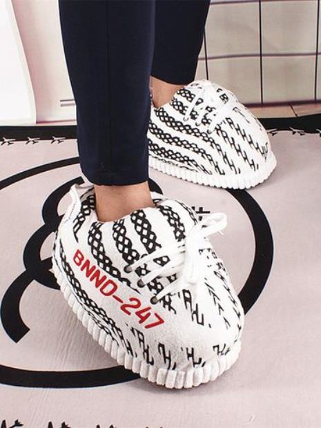 yeezy拖鞋可以沾水吗