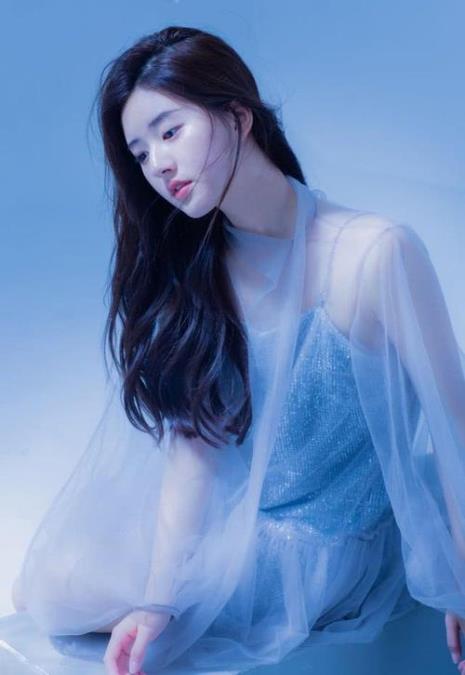 一见倾心霜儿是赵露思吗