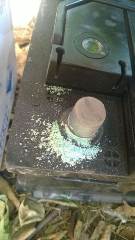 货车电瓶漏液危险吗
