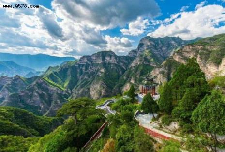 北京的左边是什么山