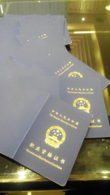 考化妆师证书多少钱