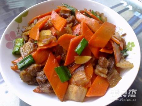 一盘胡萝卜炒肉多少克