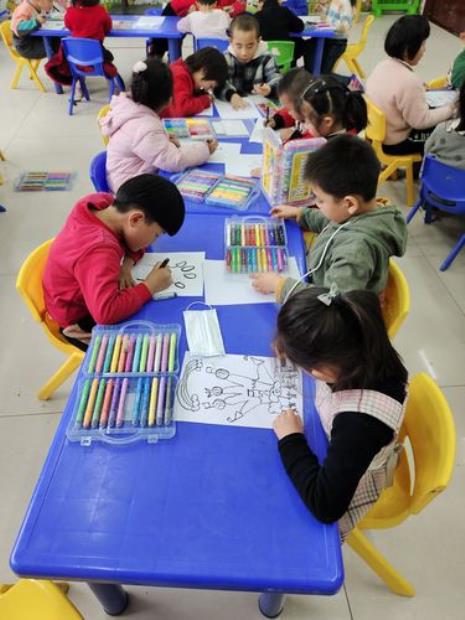 中班用手掌画城堡教案