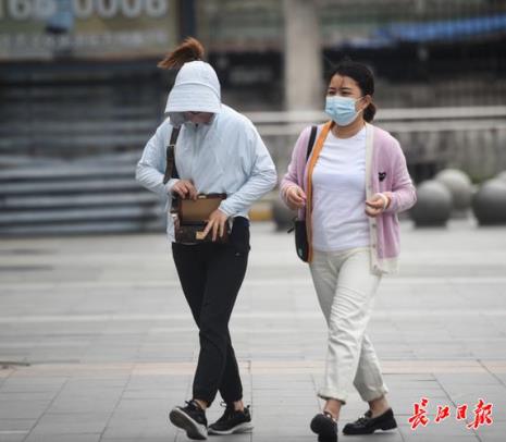 下雨体感温度27能穿短袖吗