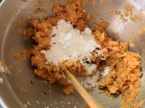 哈尔滨商委炸猪肉丸的做法