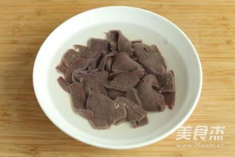何师傅猪肝汤的做法