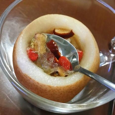 冰糖炖雪梨可以放茶叶吗