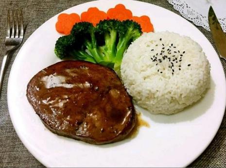腌制好的黑椒牛排做法