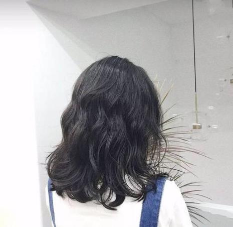 烟灰色头发适合什么肤色的人