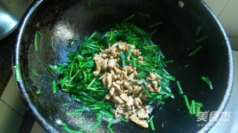 胡萝卜韭菜炒肉丝怎么做