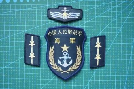 肩章的颜色为什么不一样