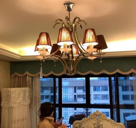 家里灯光亮好还是暗好