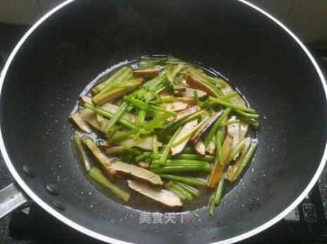 芹菜炒香干家常做法王刚